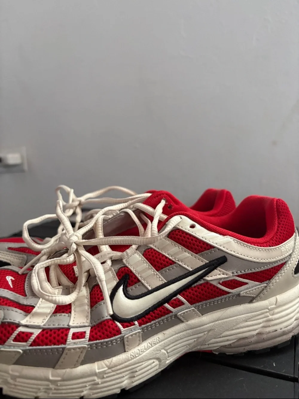 Nike shoes - Picture 3 of 5